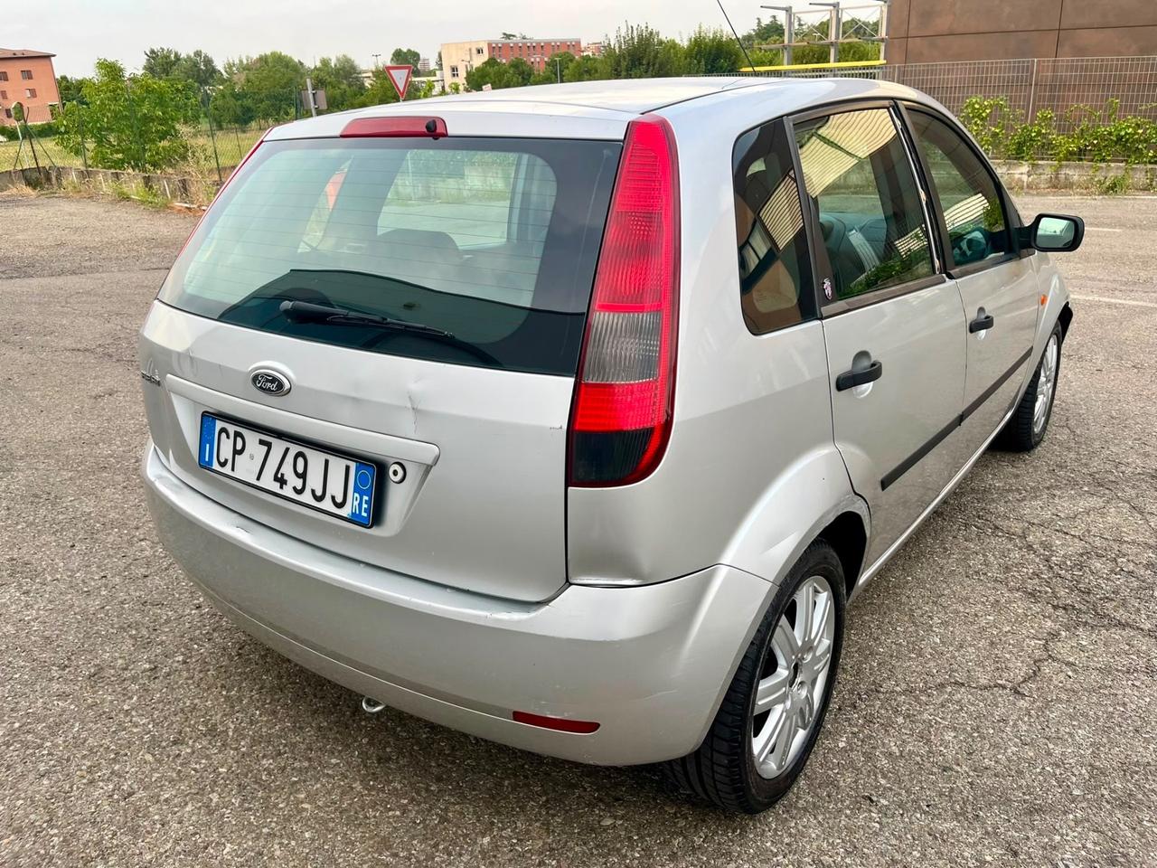 Ford Fiesta 1.2benz 2004 104.000km per neopatentati