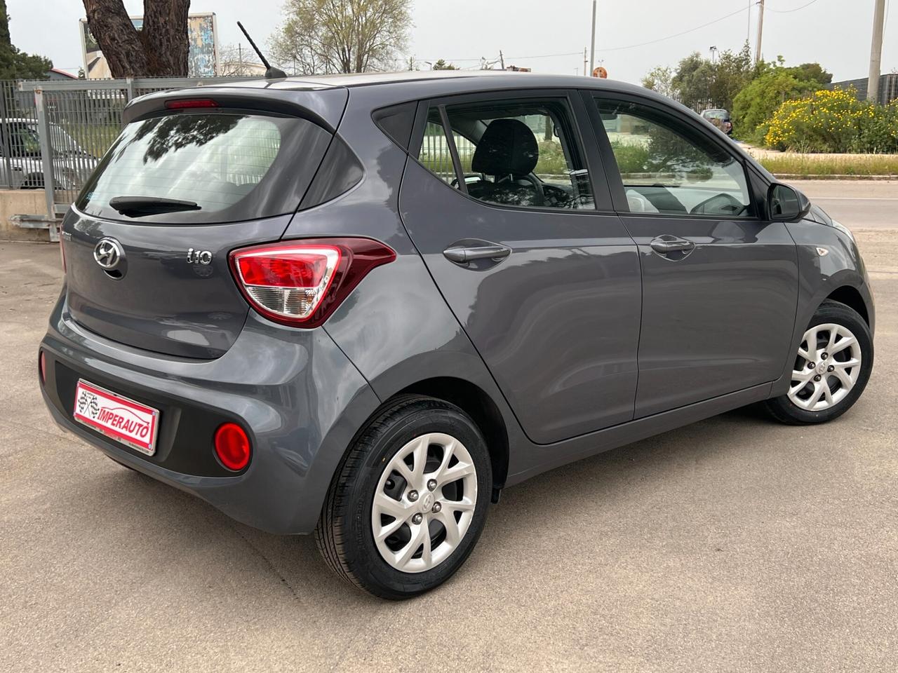 Hyundai i10 1.0 LPGI Econext Login GARANZIA