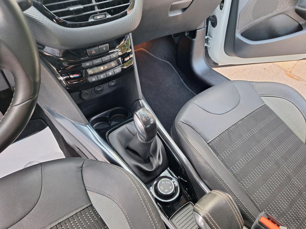 Peugeot 2008 1.6 e-HDi 92 CV "Allure" NAVI