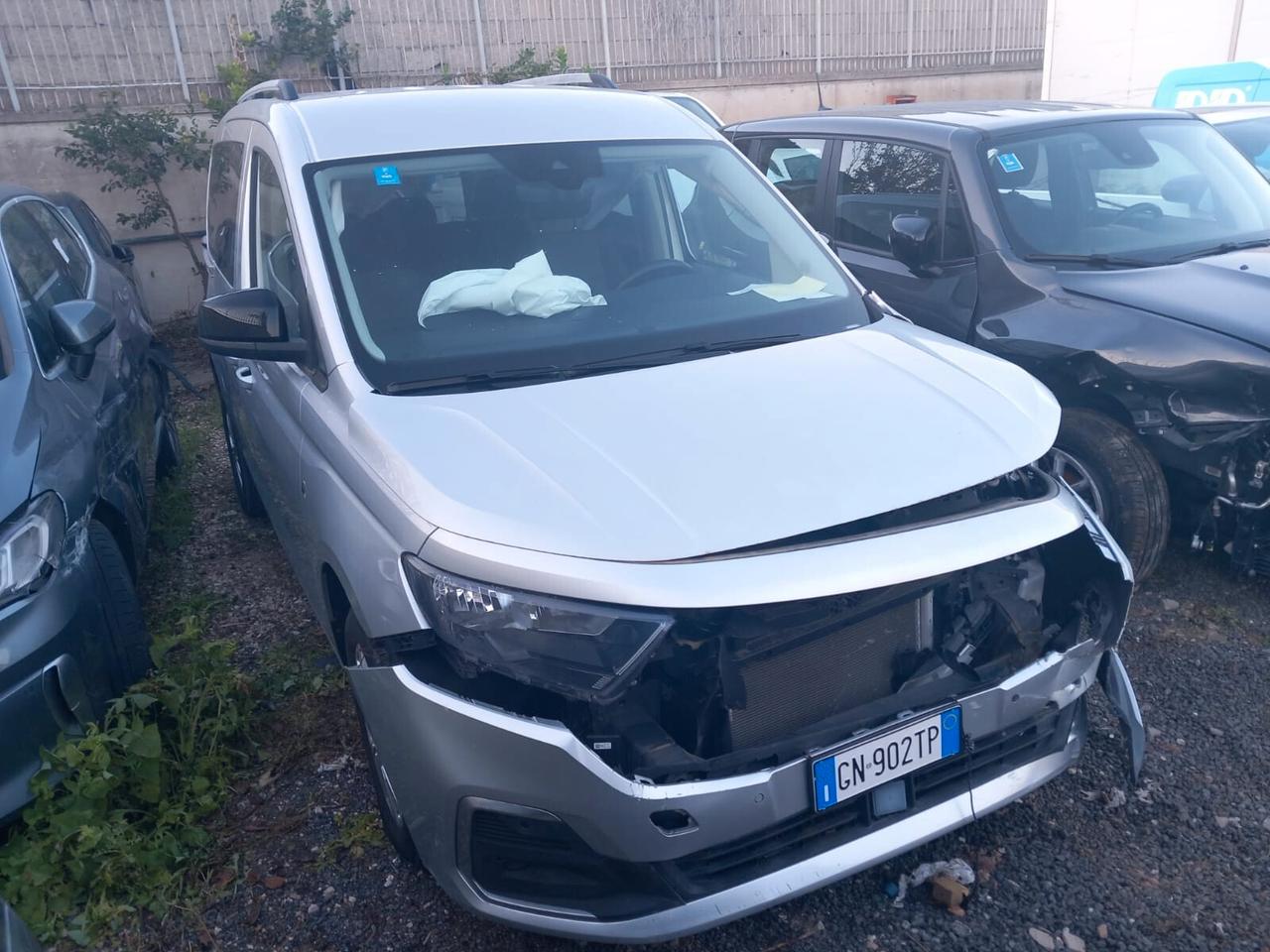 Ford Tourneo Connect 2.0 EcoBlue 122 CV Titanium sinistrata