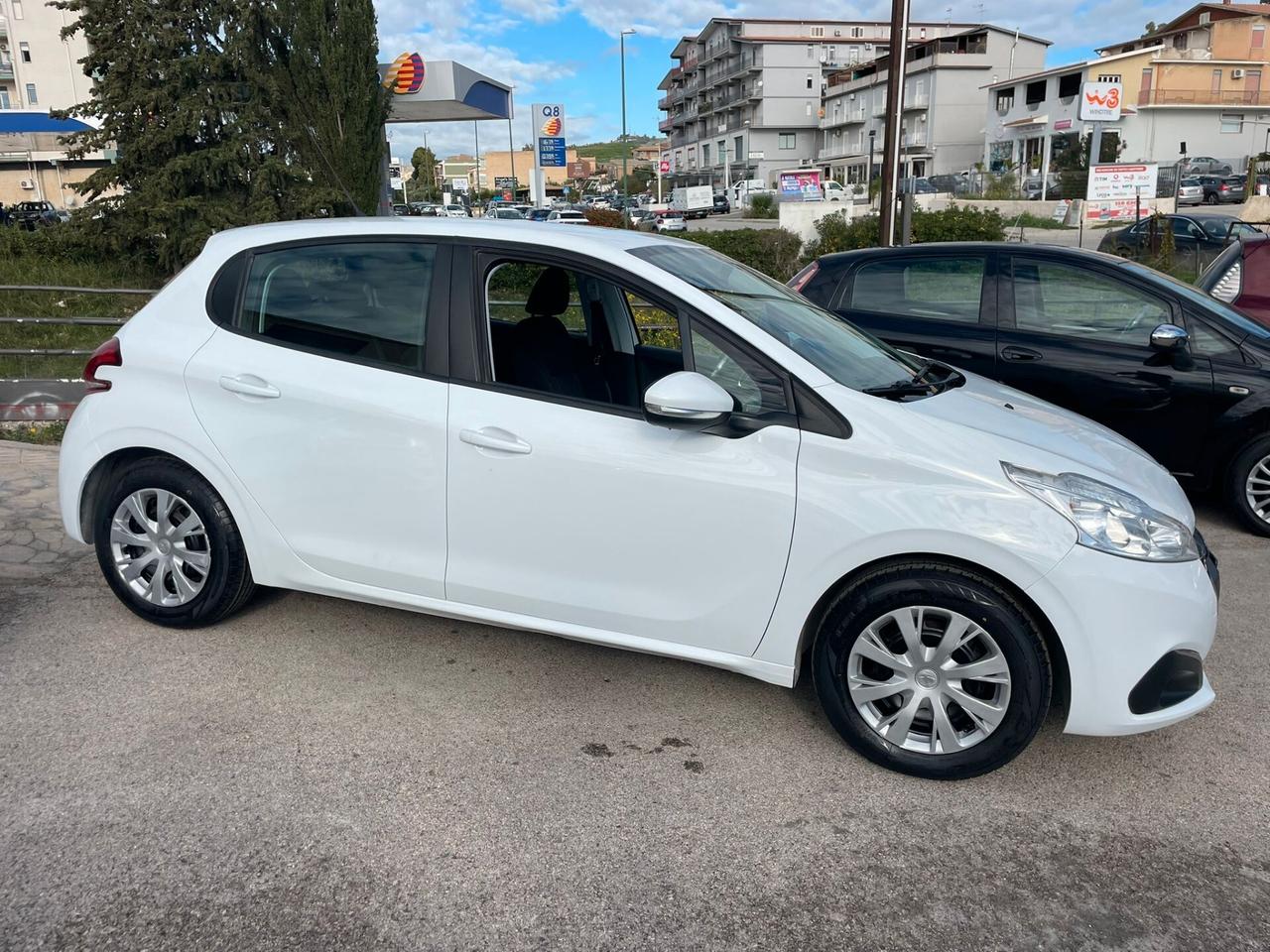 Peugeot 208 BlueHDi 75 5 porte Allure