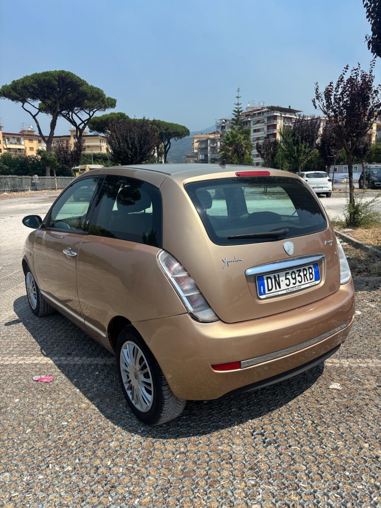Lancia Ypsilon 1.3 MJT 90 CV Platino