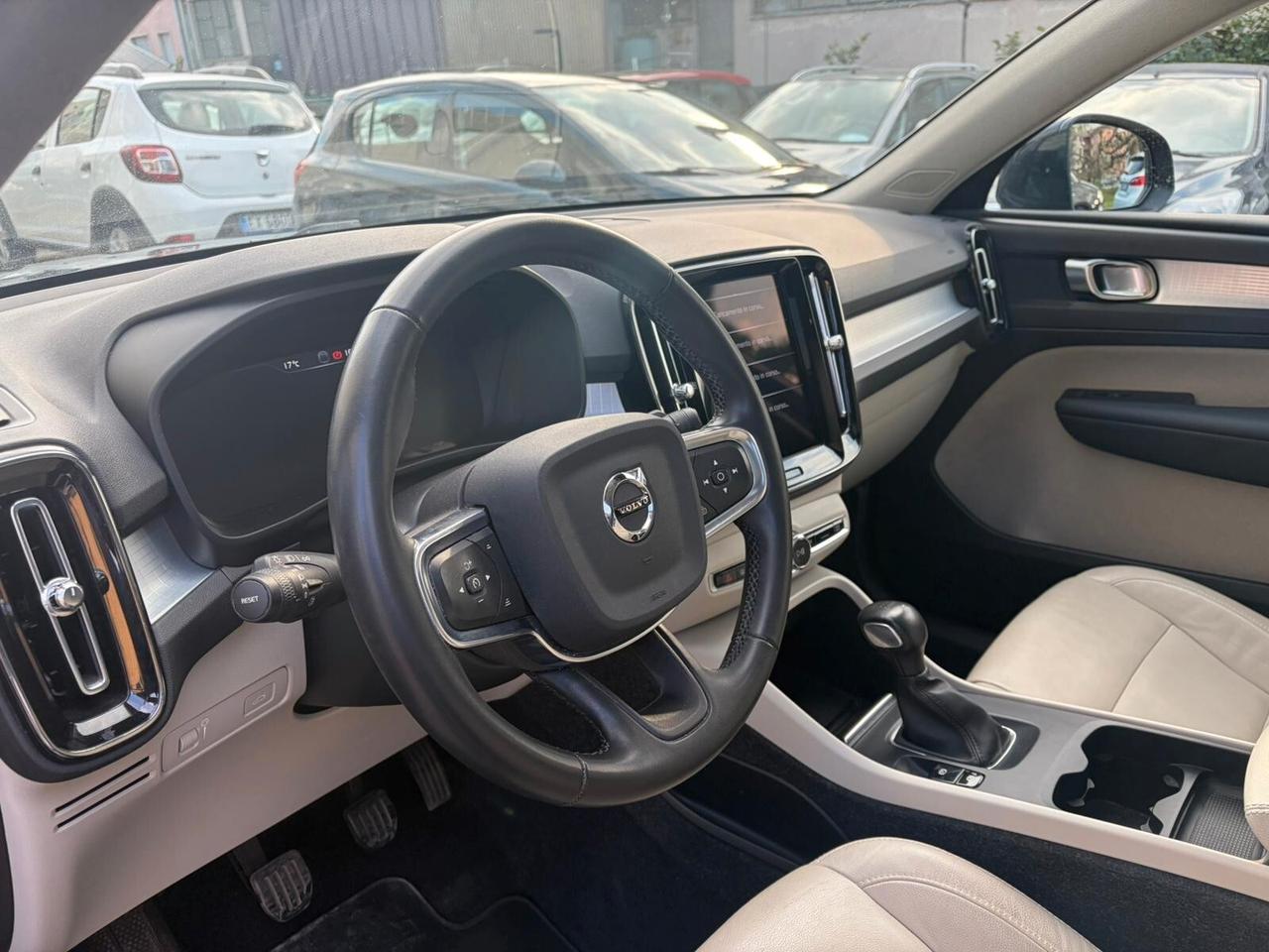 Volvo XC40 T2 Momentum Pro*EURO6*NEOPATENTATI