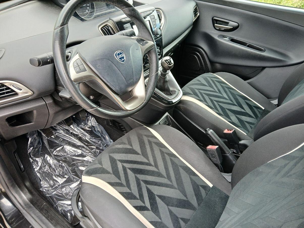 Lancia Ypsilon 1.2 Gold 5 Posti