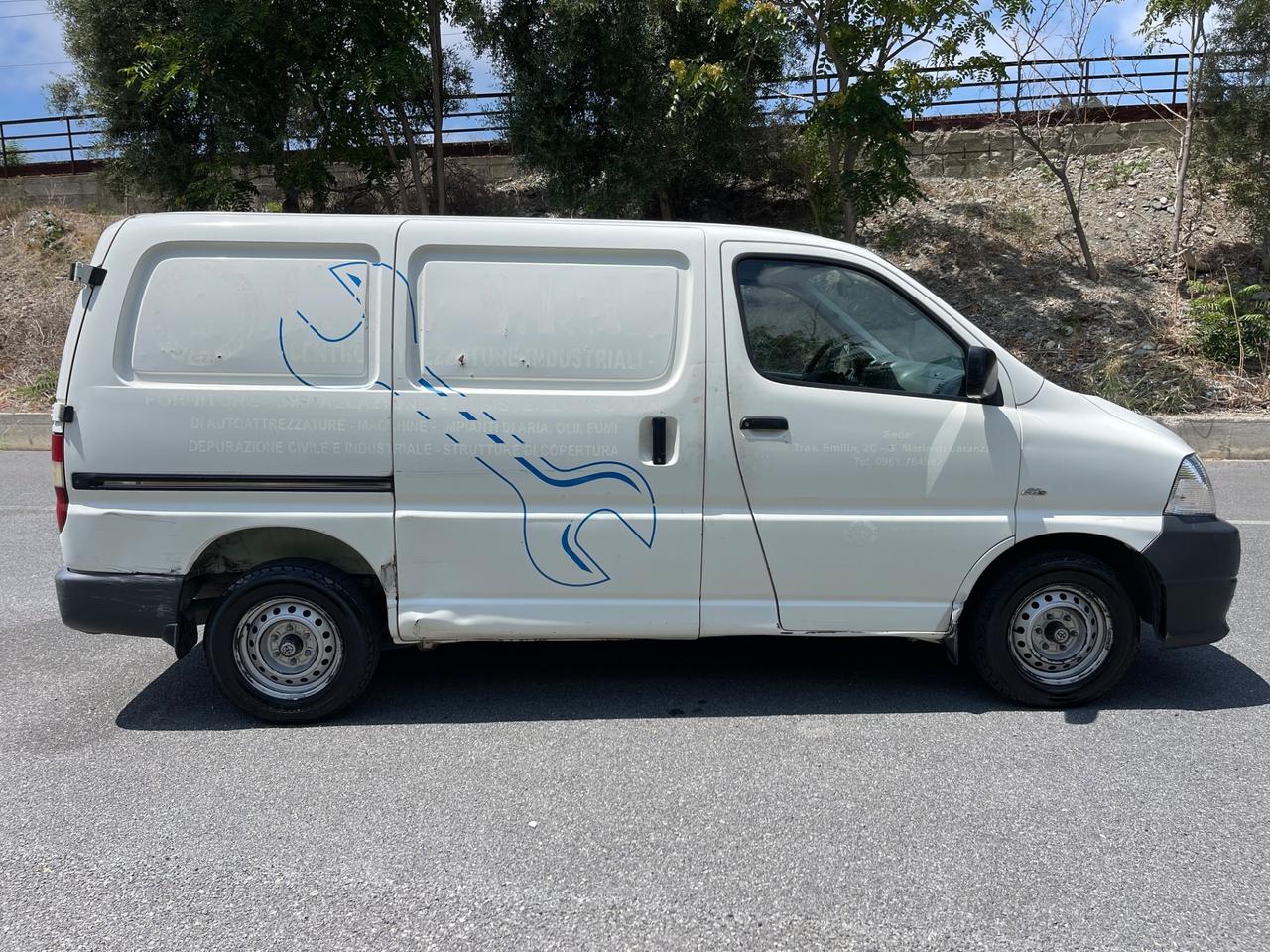 Toyota Hiace 2.5 D-4D Van