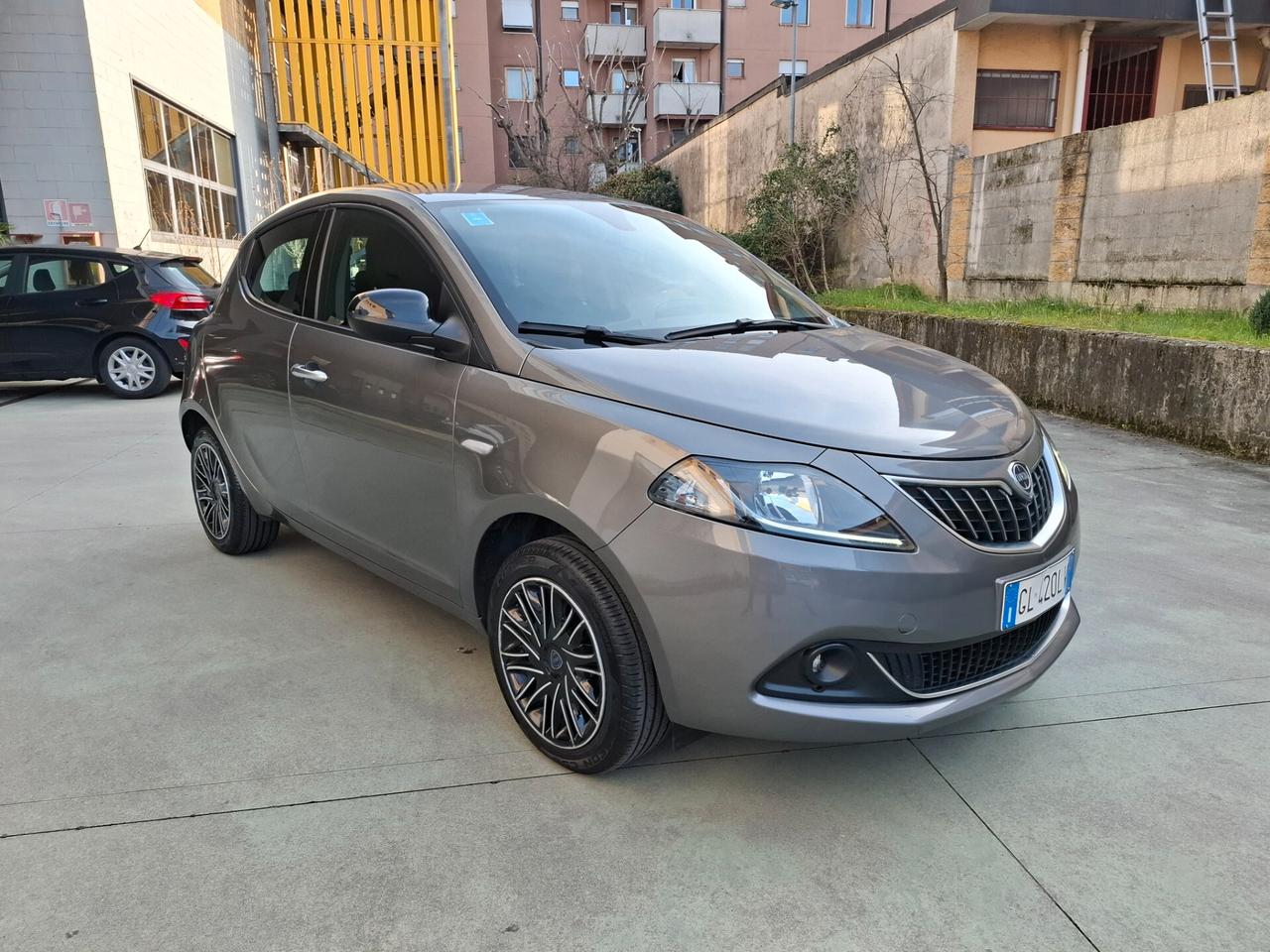 Lancia Ypsilon 1.0 FireFly 5 porte S&S Hybryd Gold