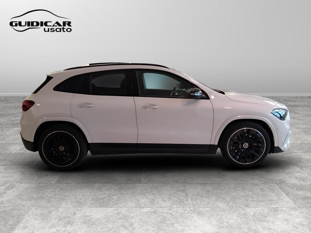 Mercedes-Benz GLA-H247 2023 - GLA 200 d AMG Line Premium auto