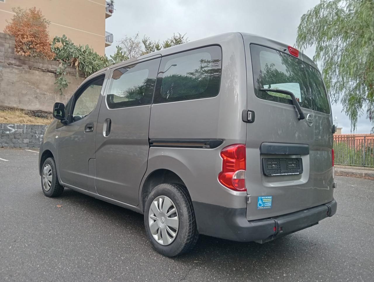 Nissan NV200 Pianale ribassato con rampa disabili in carrozzina