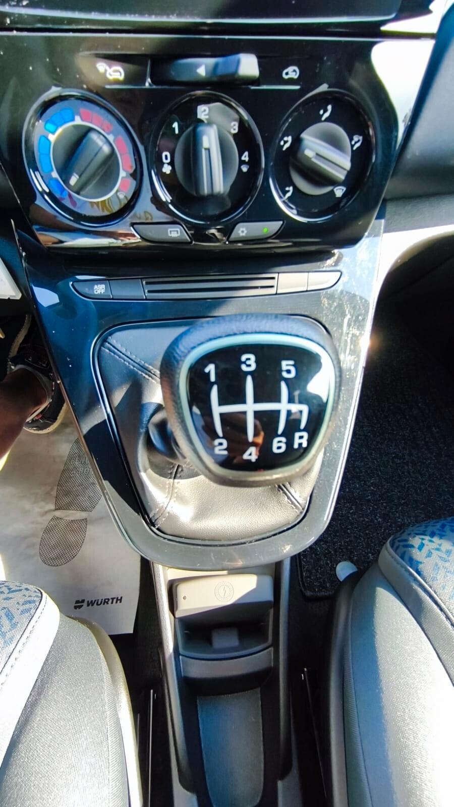 Lancia Ypsilon 1.0 Bz 70 Cv Hybrid Gold