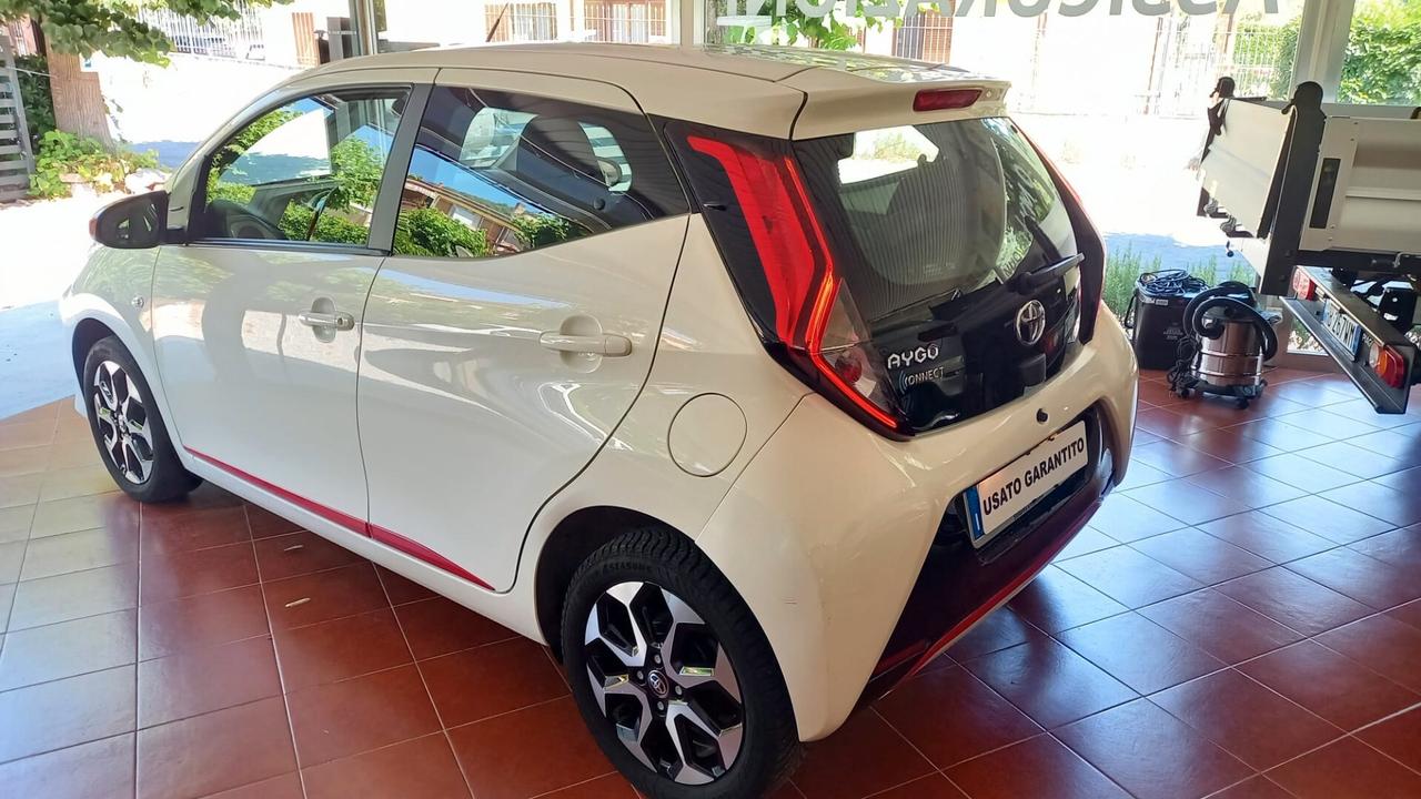 Toyota Aygo Connect 1.0 VVT-i 72 CV 5 porte x-clusiv red style