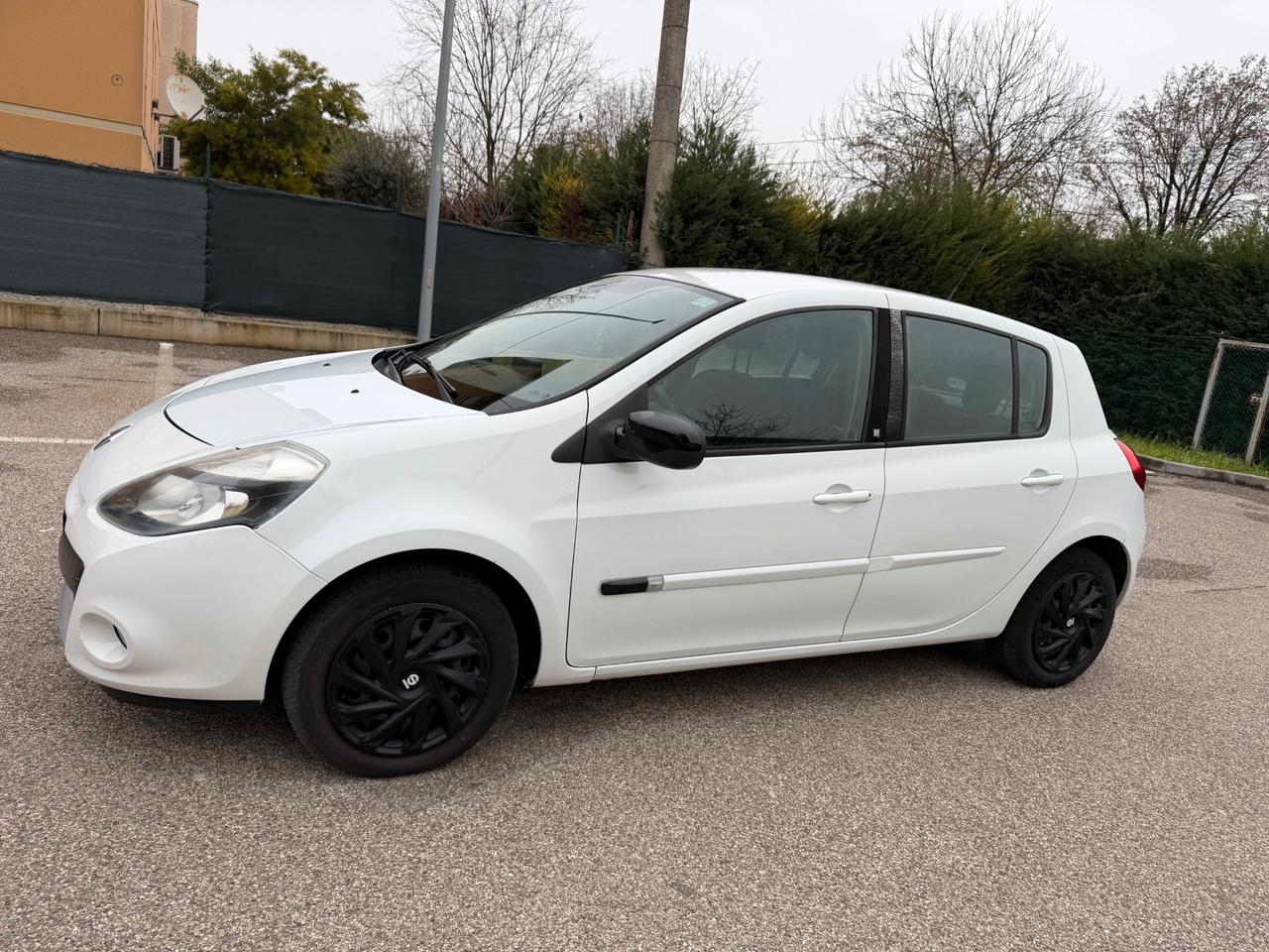 Renault Clio 1.5 dci - NEOPATENTATI - 12 MESI DI GARANZIA -