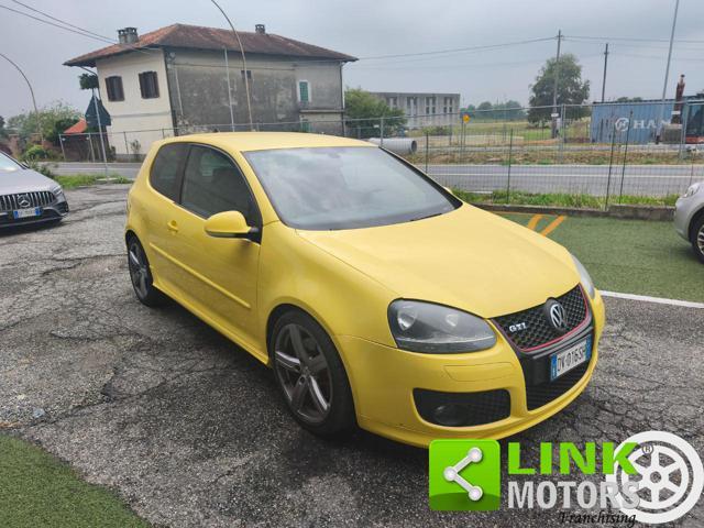 VOLKSWAGEN Golf GTI PIRELLI