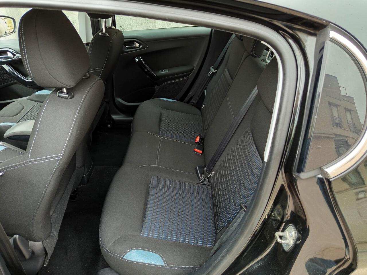 Peugeot 208 1.4 HDi 68 CV 5 porte Allure