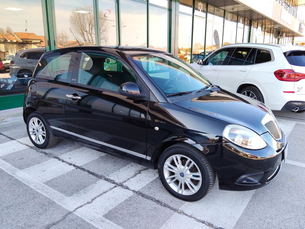Lancia Ypsilon 1.3 MJT 75 CV Unyca