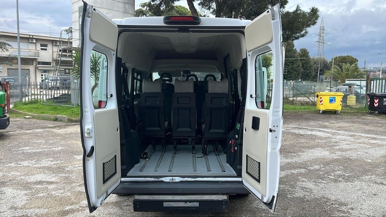 Minibus 9 posti per disabili usato Fiat Ducato 290