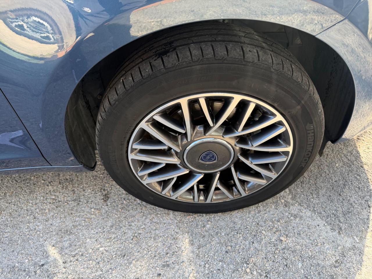 Lancia Ypsilon 1.0 FireFly 5 porte S&S Hybrid Ecochic Silver