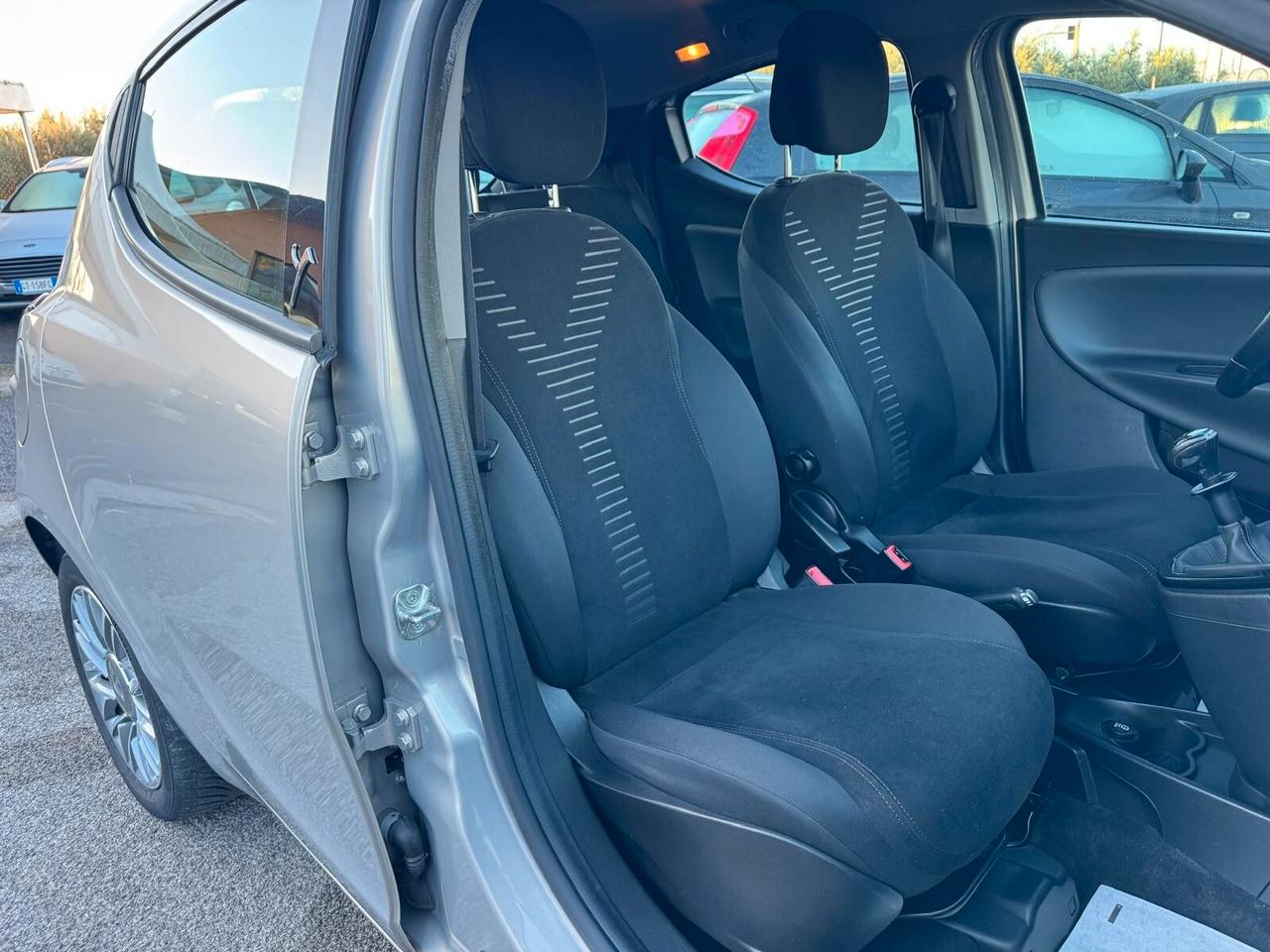 Lancia Ypsilon 1.2 69 CV 5p S&S Platinum 2013