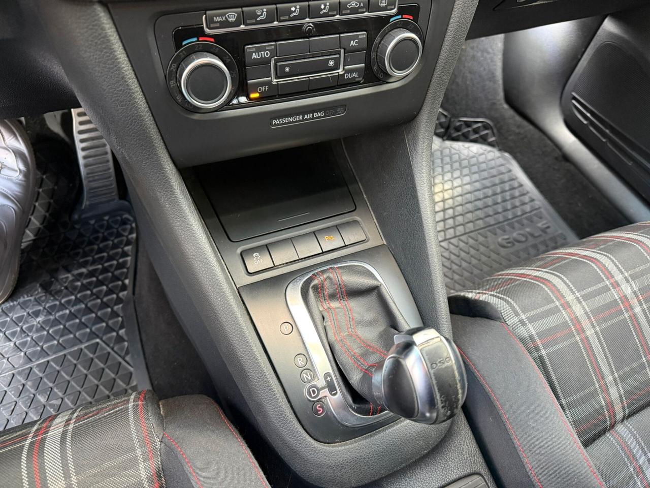 Volkswagen Golf 6 GTI DSG 2.0 TSI 211Cv