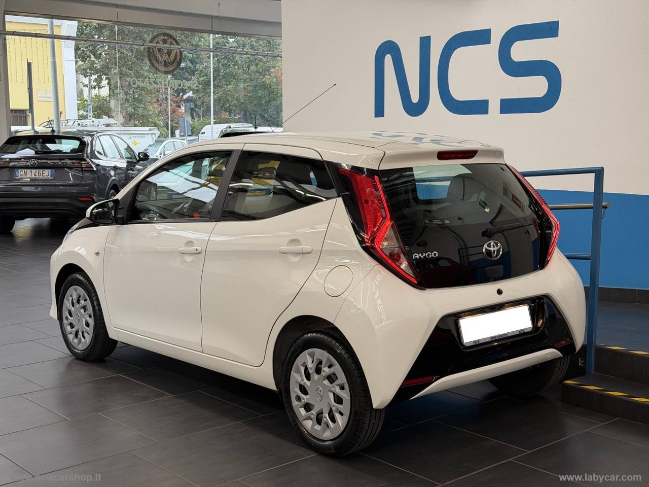 TOYOTA Aygo 1.0 VVT-i 72 CV 5p. x-play NEOPATENTATI