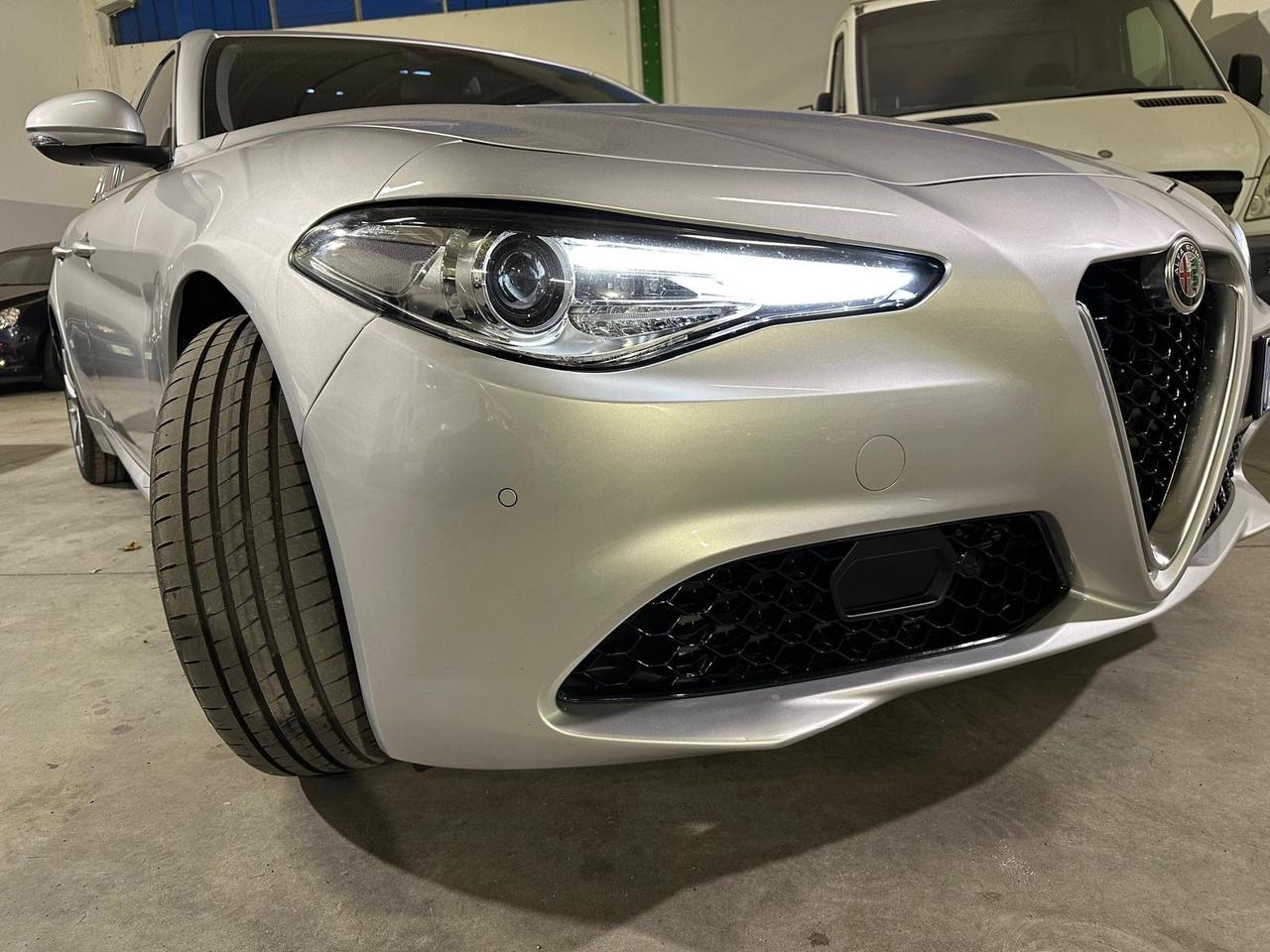 Alfa Romeo Giulia 2.2 Turbodiesel 190 CV AT8 3000 KM