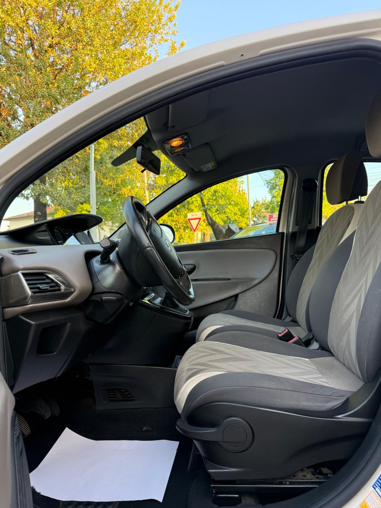 Lancia Ypsilon 1.2 69 CV 5 porte Platinum