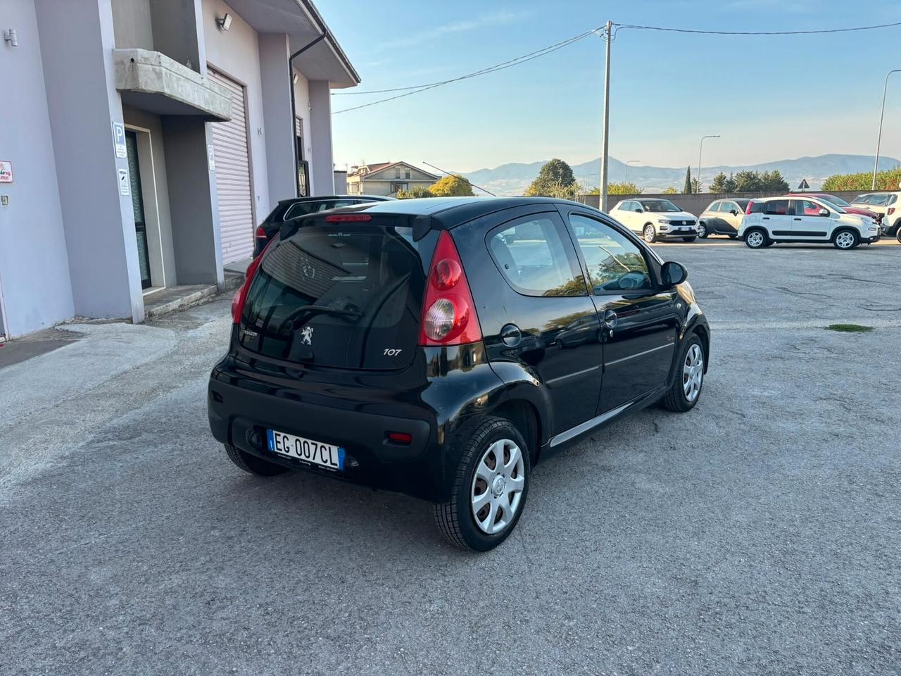 Peugeot 107 1.0 68CV 5p. Sweet Years automatica