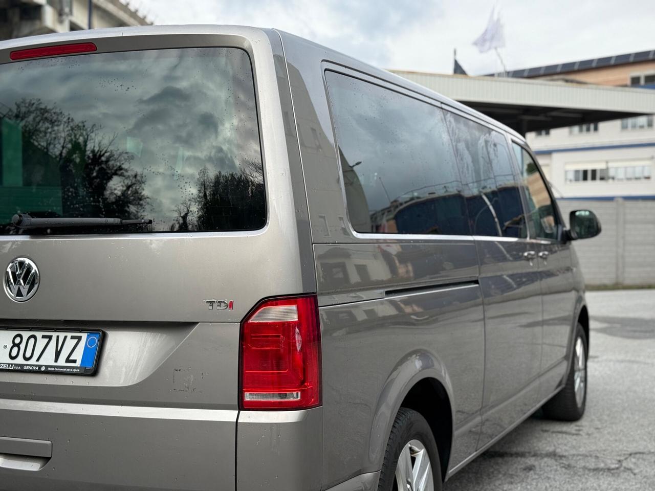 Volkswagen Caravelle 2.0 TDI 150CV DSG PL 9 posti
