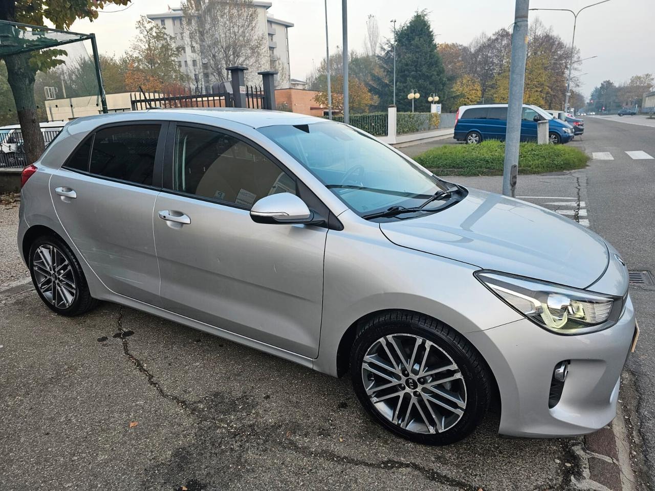 Kia Rio 1.4 CRDi 90cv Cool*Navi*Retrocamera*17*Neopatentati*