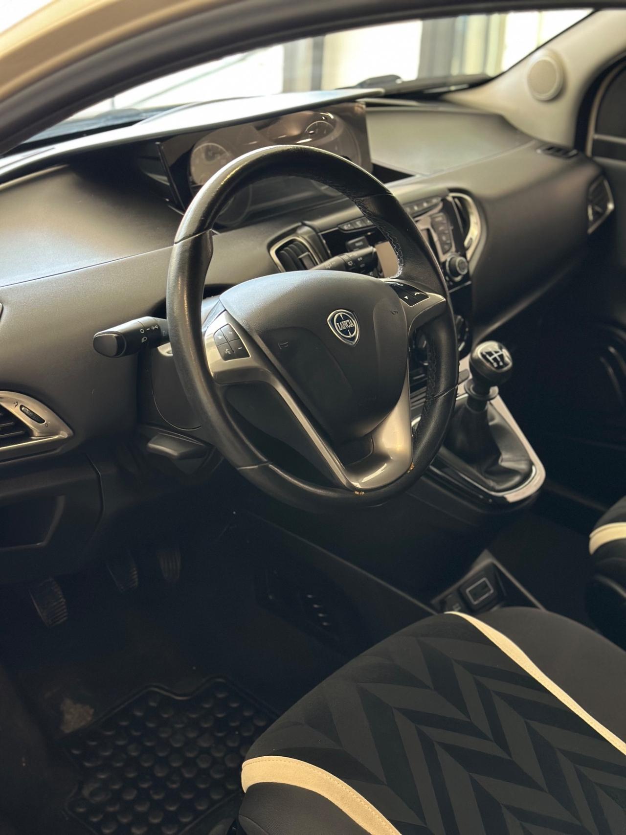 Lancia Ypsilon 1.2 69 CV 5 porte GPL Ecochic Gold
