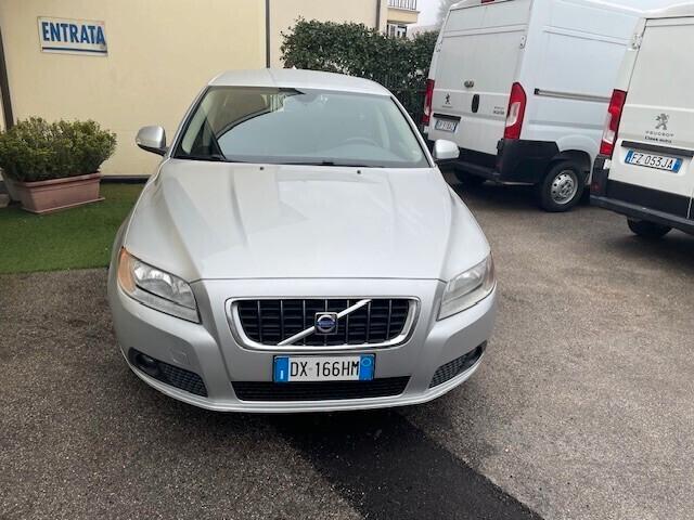 Volvo V70 2.4 D5 Momentum