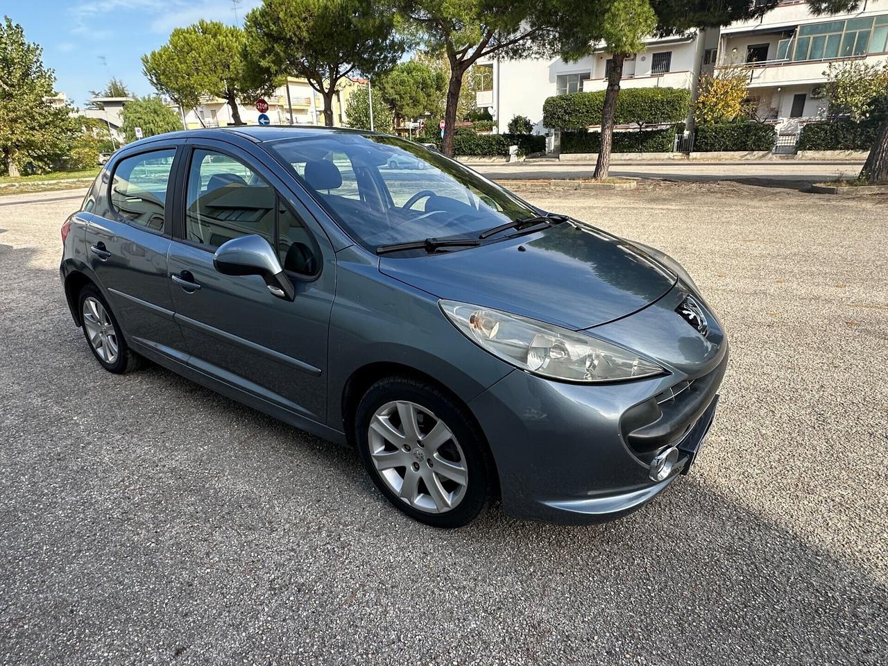 Peugeot 207 1.6 HDi 110CV neopatentati