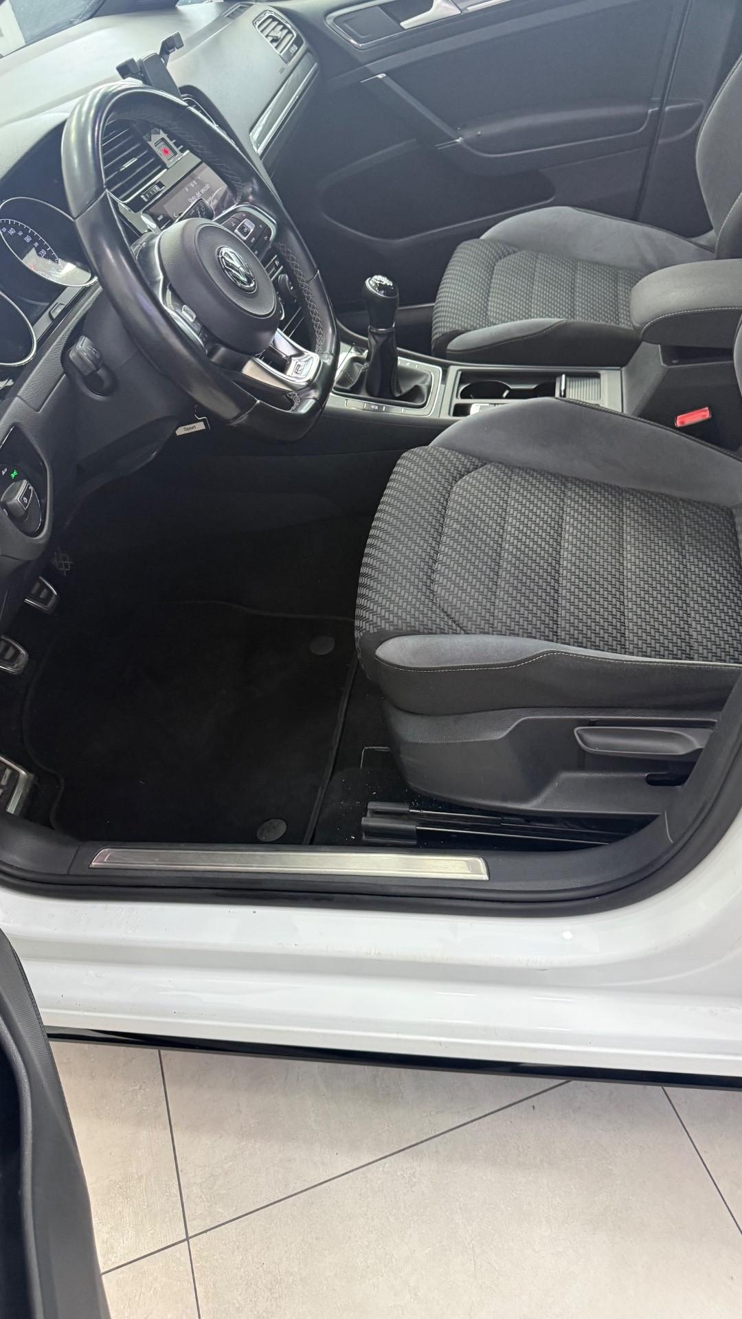 Volkswagen Golf 1.6 TDI 115 CV 5p. R-line