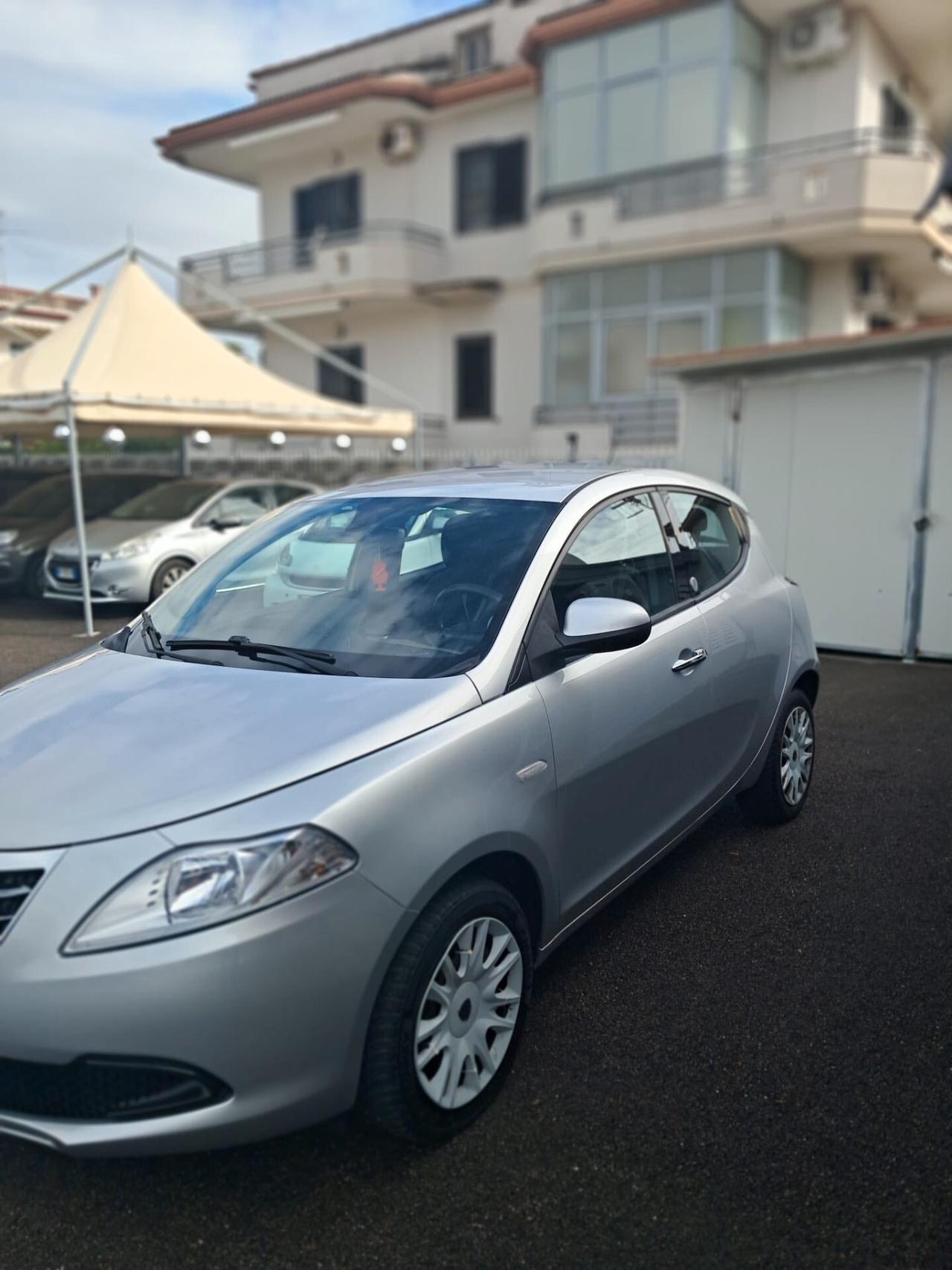 Lancia Ypsilon 1.2 69 CV 5 porte GPL Ecochic Silver