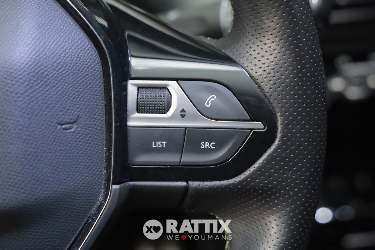 Peugeot e-2008 motore elettrico 100kW GT