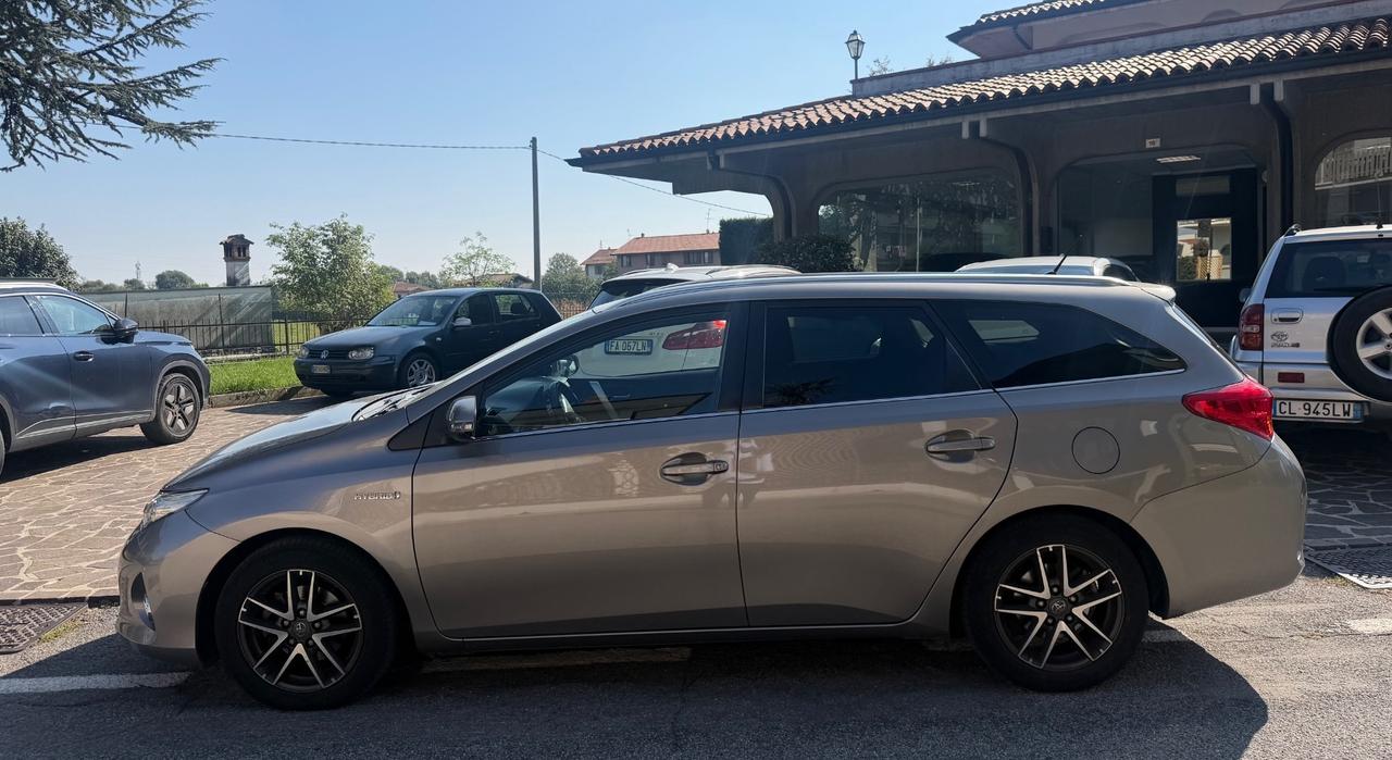Toyota Auris Touring Sports 1.8 Hybrid Lounge