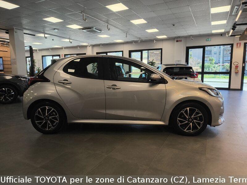 Toyota Yaris Hybrid Trend MY22