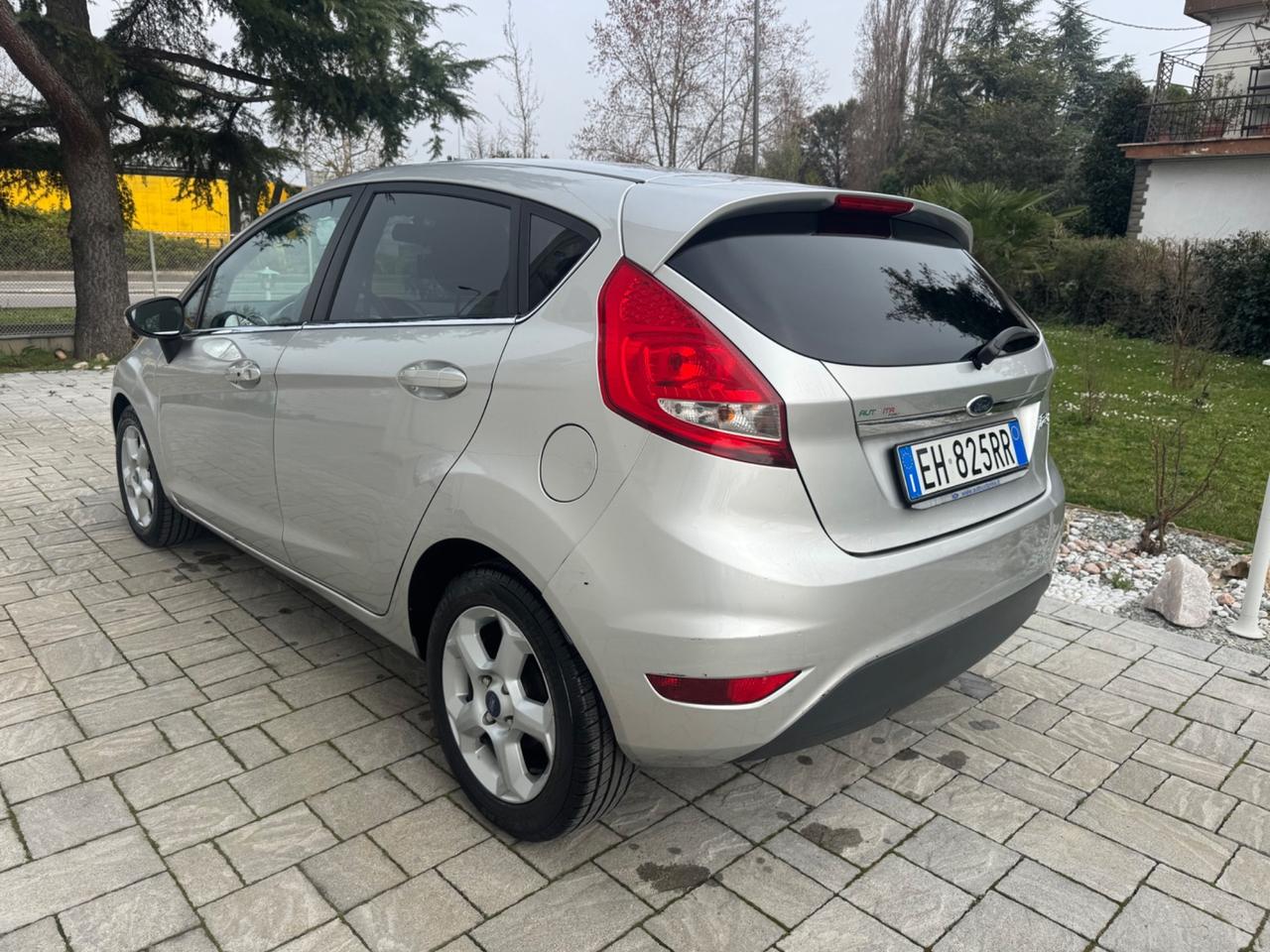 Ford Fiesta 1.4 5 porte Bz.- GPL Titanium OK NEOPATENTATI
