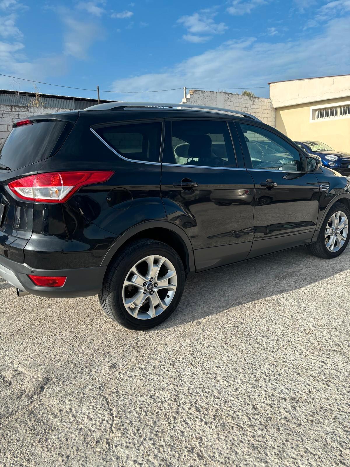 Ford Kuga 2.0 TDCI 140 CV 4WD Powershift Titanium