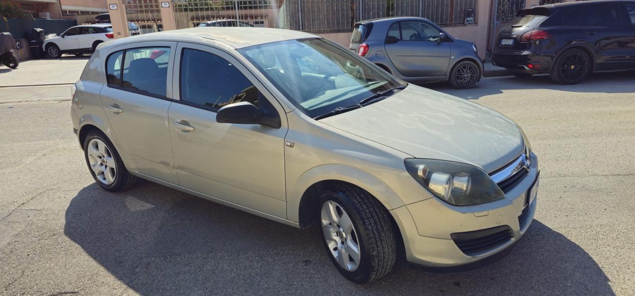 Opel Astra 1.4 16V Twinport 5 porte Club