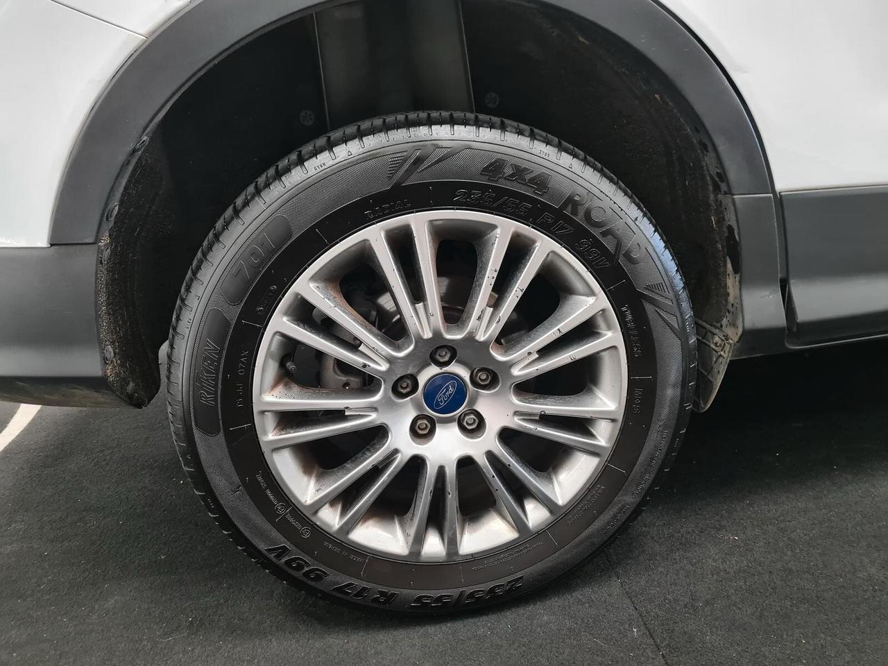 Ford Kuga 2.0 TDCI 140 CV 4WD Powershift Titanium