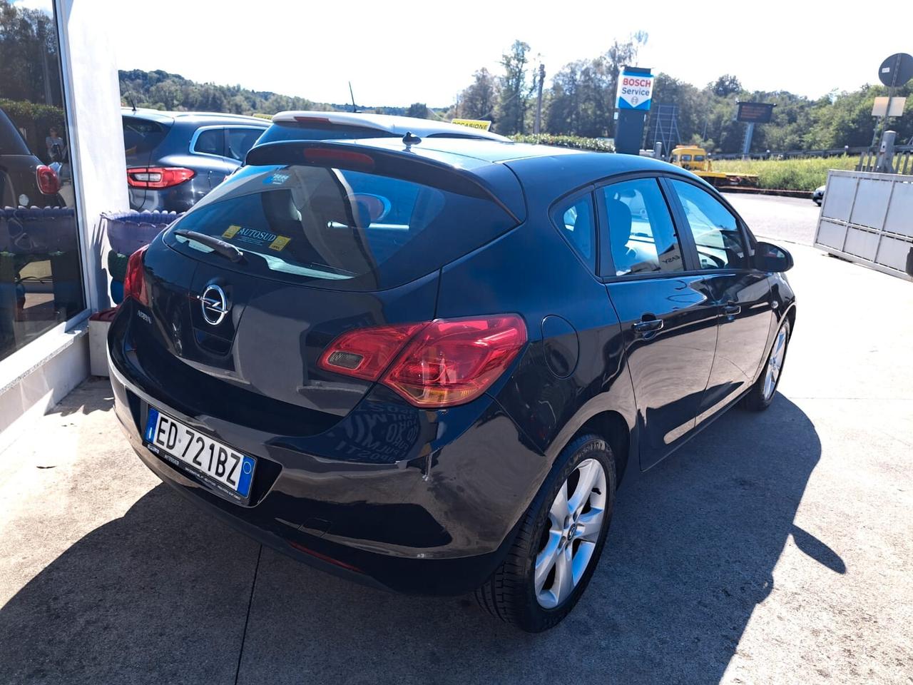 Opel Astra 1.6 115CV 5 porte Cosmo