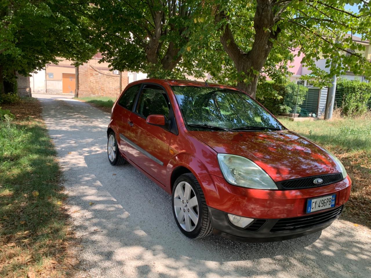 Ford Fiesta 1.2 titanium accessoriata