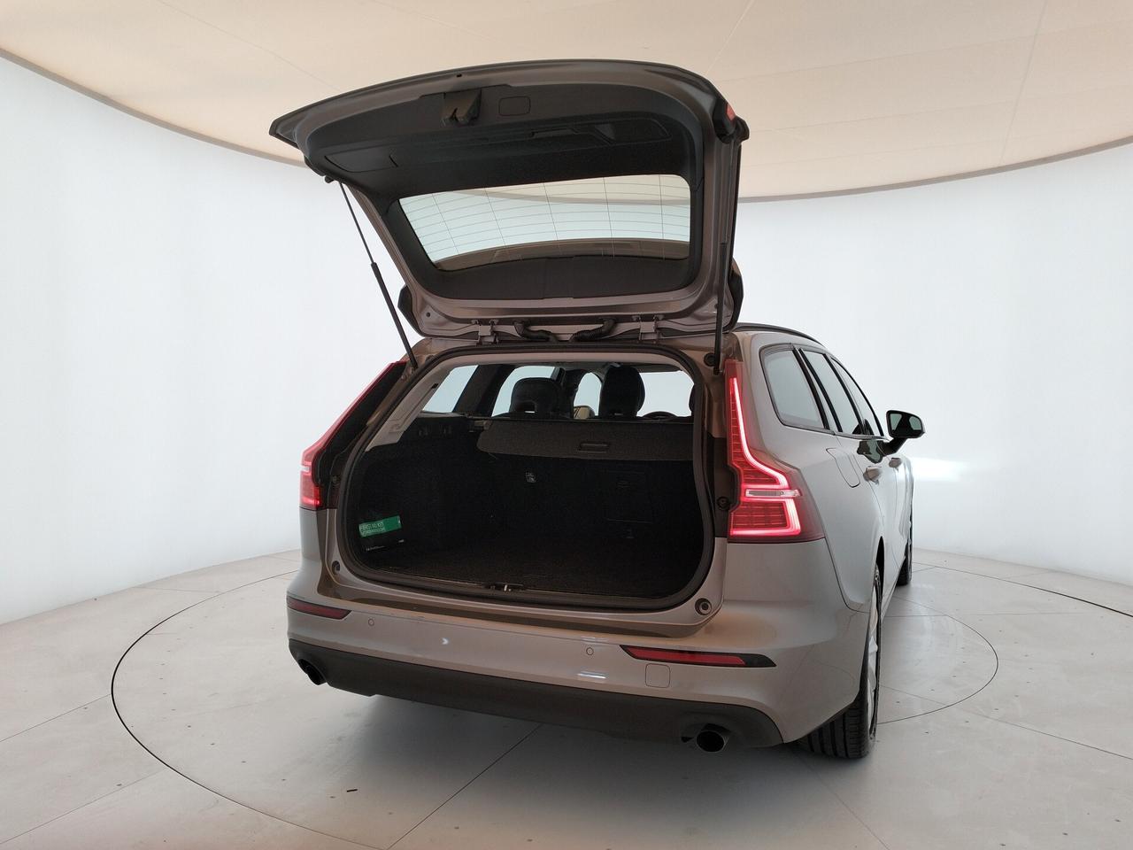 VOLVO V60 2.0 b4 Momentum Business auto - IVA ESPOSTA