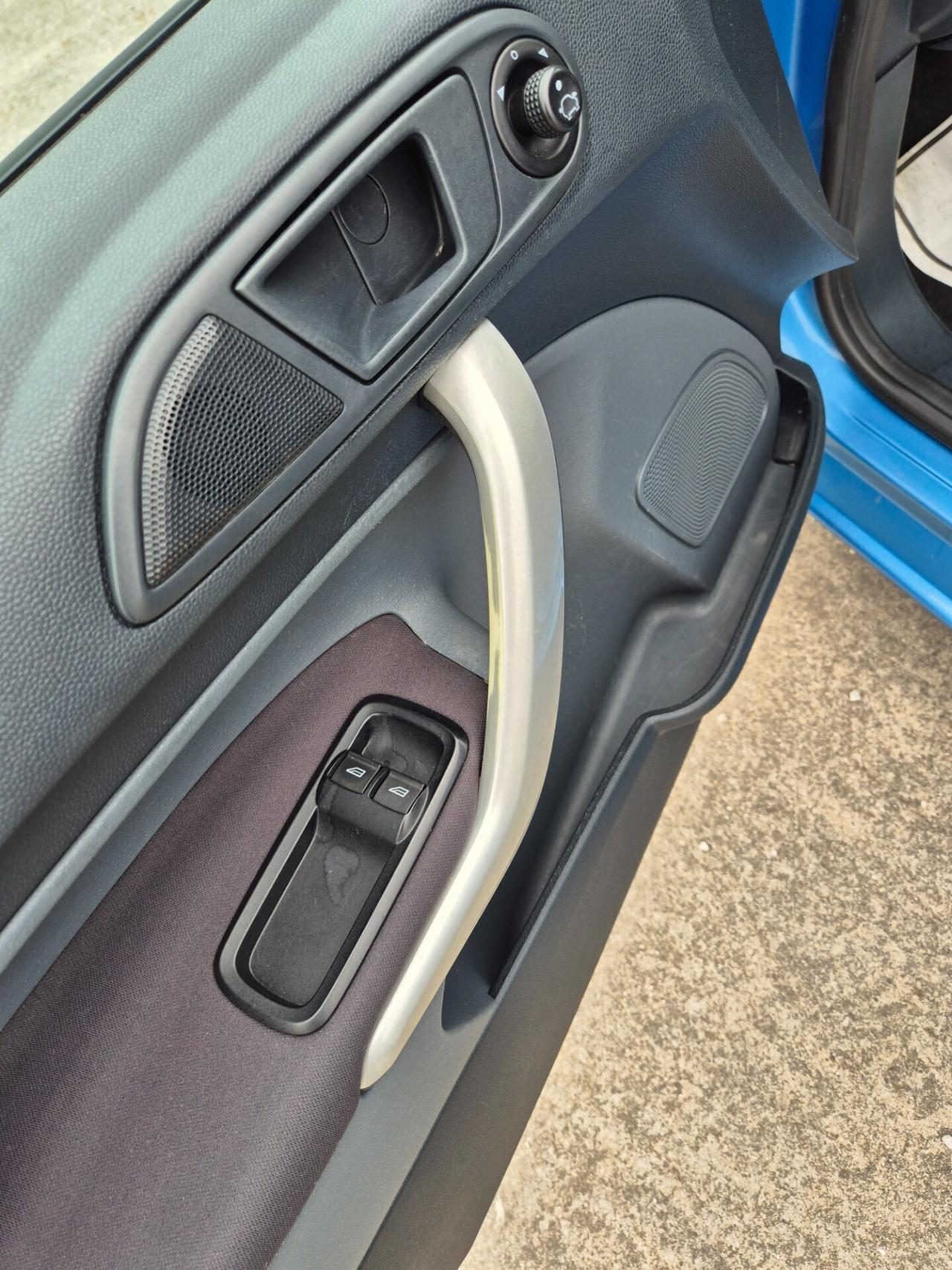 Ford Fiesta 1.6 TDCi 90CV DPF Titanium neopatentat