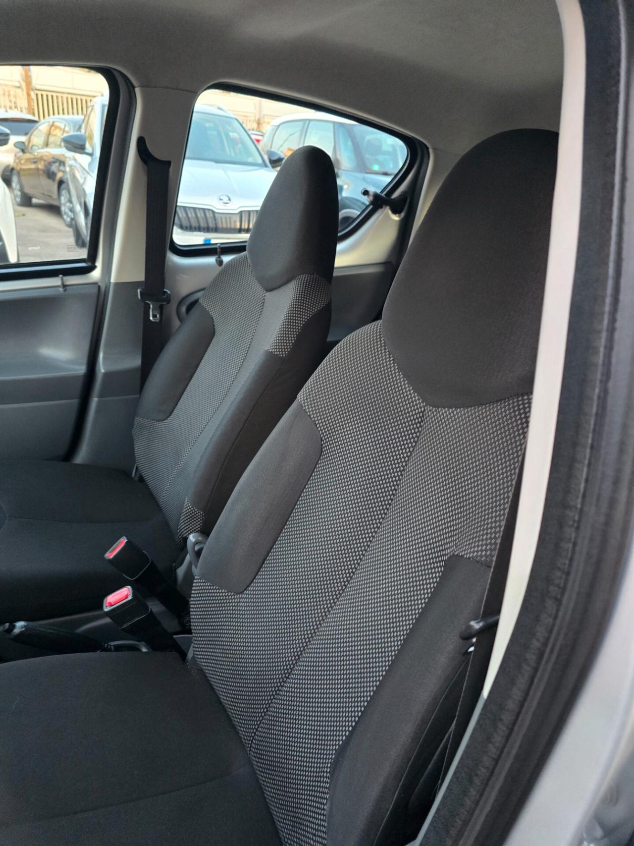 Toyota Aygo 1.0 12V VVT-i 5 porte Sol Connect MMT