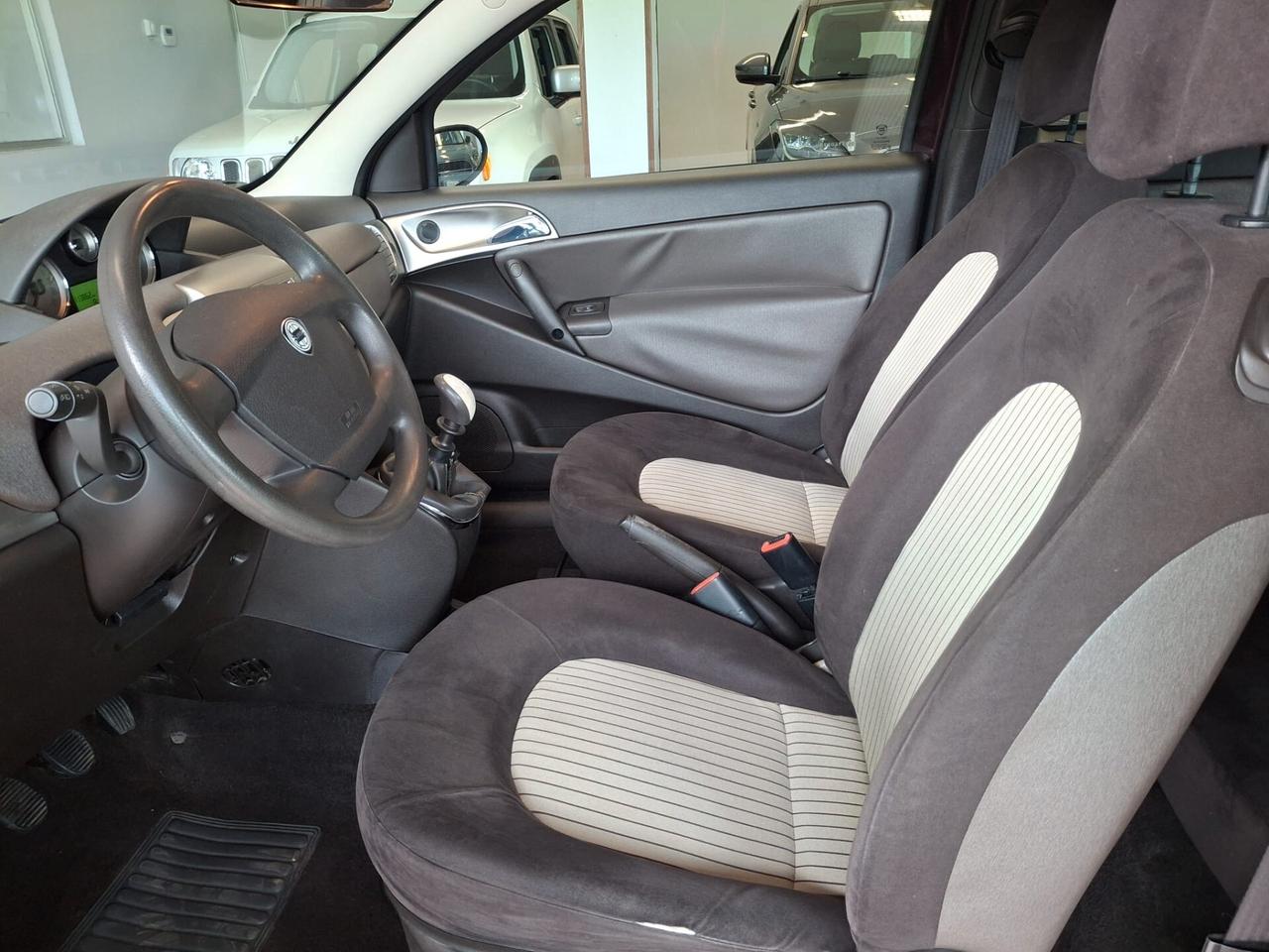 Lancia Ypsilon 1.2 8v *NEOPATENTATI
