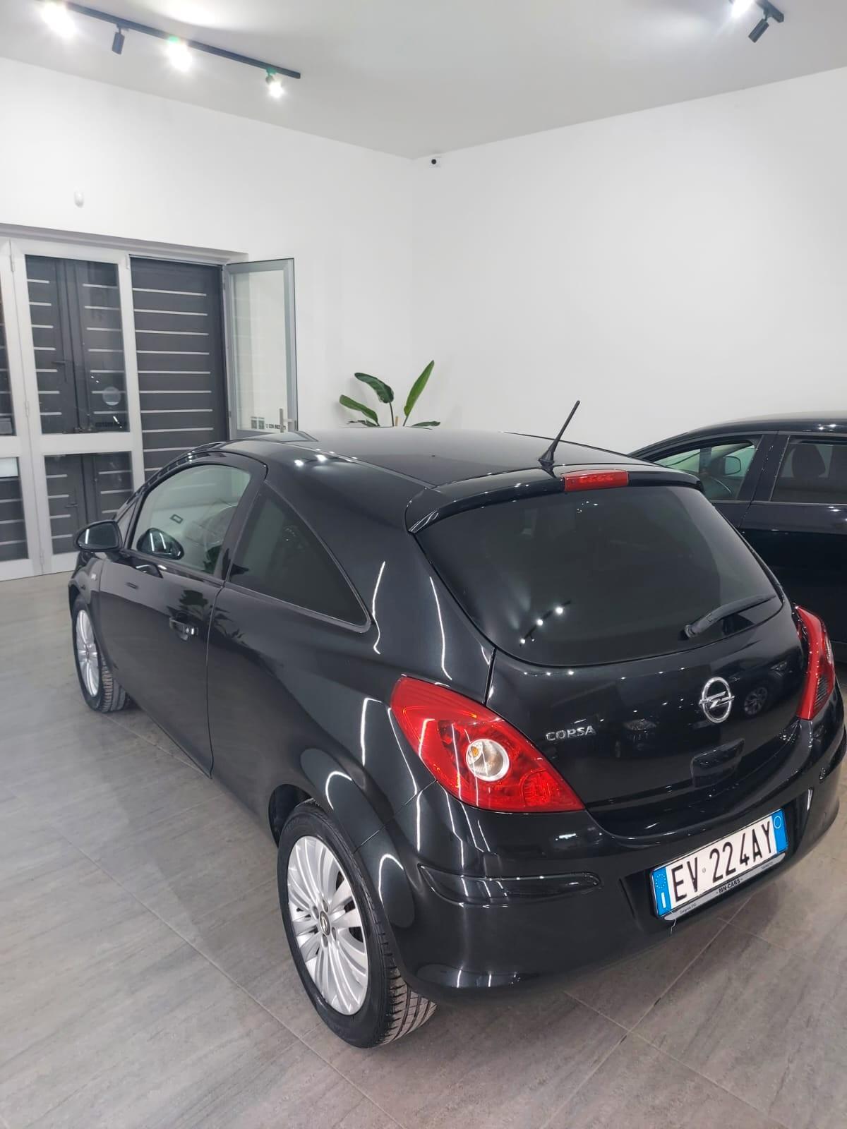 Opel Corsa 1.2 85CV 3 porte GPL-TECH Edition