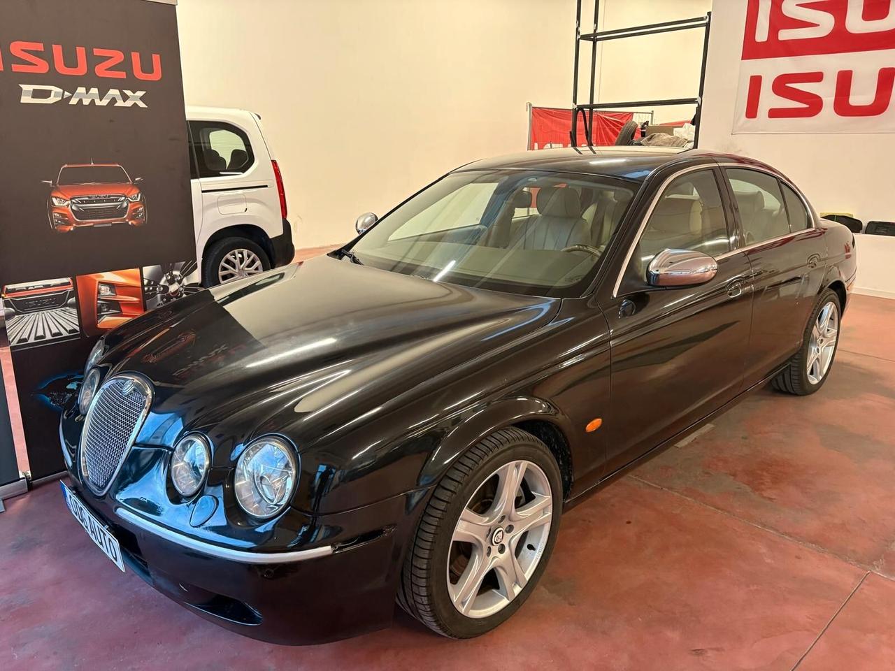 JAGUAR S-TYPE CAMBIO AUT. .Diesel 2700 CV 207 con Km 156.642 certificati