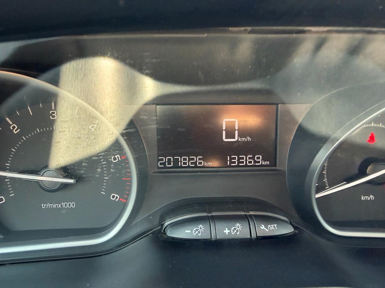 PEUGEOT 2008 2016 1.6 DIESEL 99 CV *LEGGI