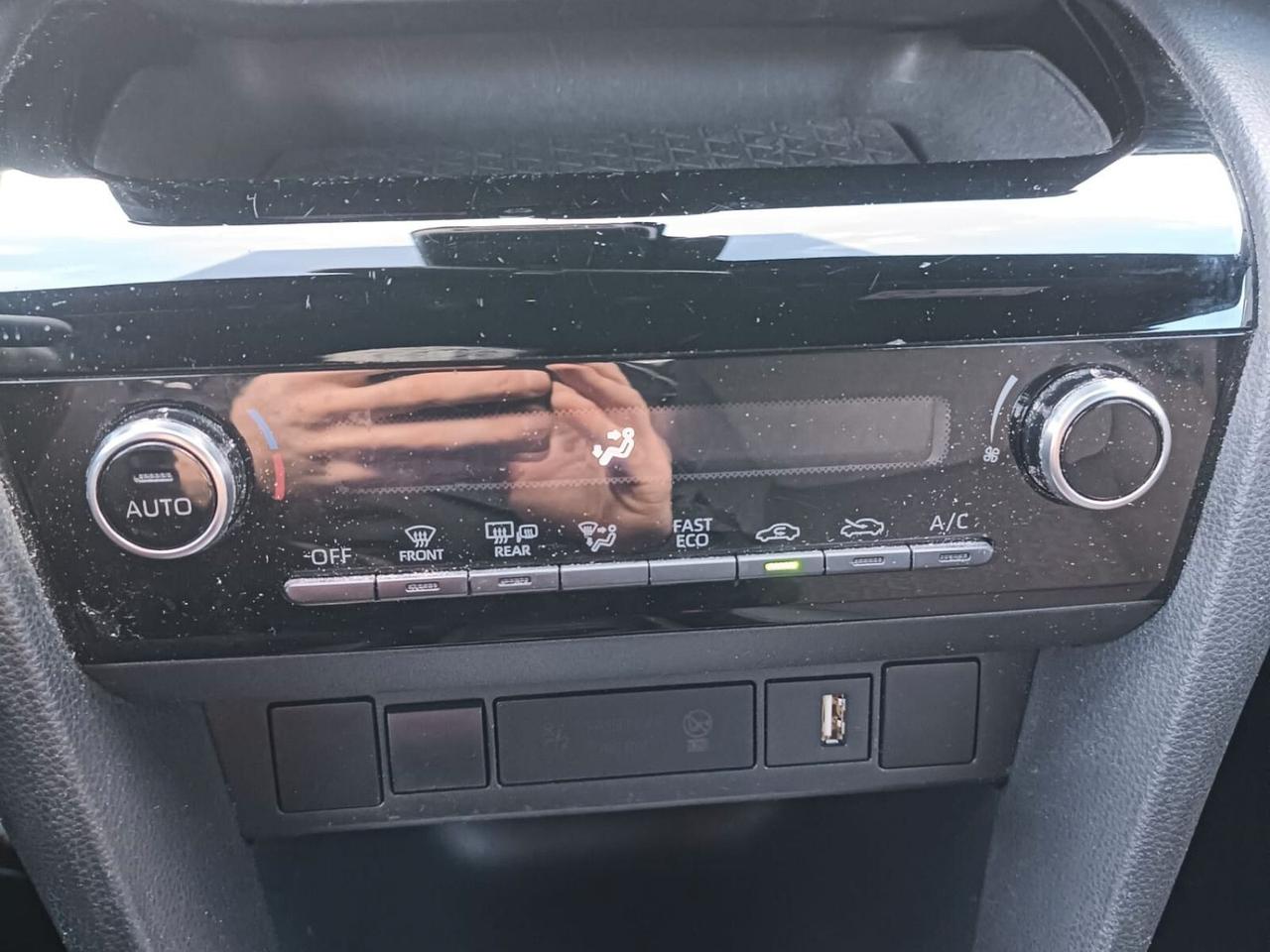 Toyota Yaris 1.5 Hybrid 5 porte Trend